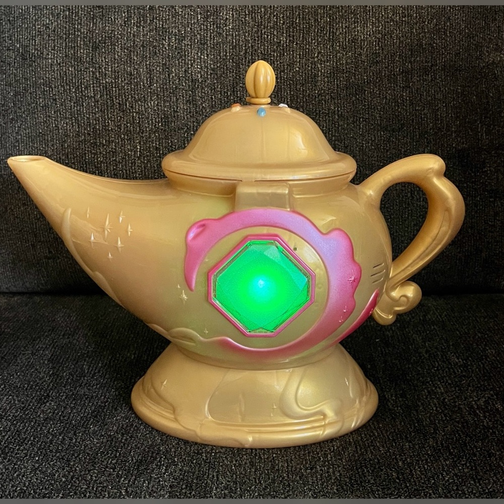 Magic Mixies Magic Genie Lamp Toy